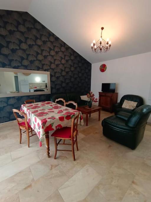 Elegante Maison T4 Avec Terrasse Vue Rhone Hébergement de vacances