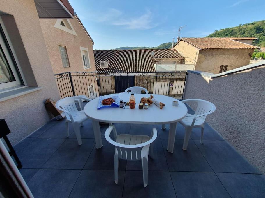 Elegante Maison T4 Avec Terrasse Vue Rhone Hébergement de vacances
