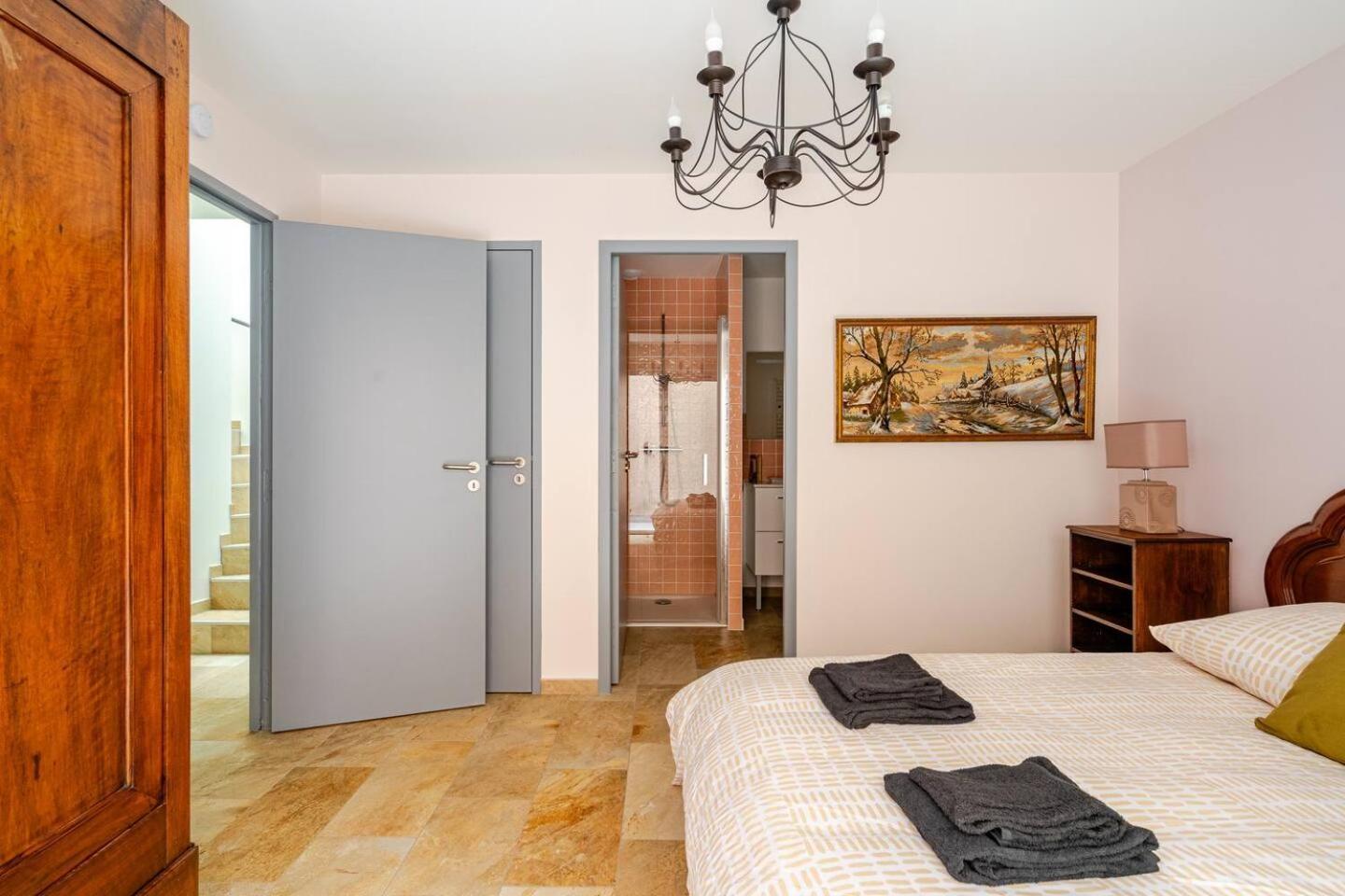 Elegante Maison T4 Avec Terrasse Vue Rhone Hébergement de vacances