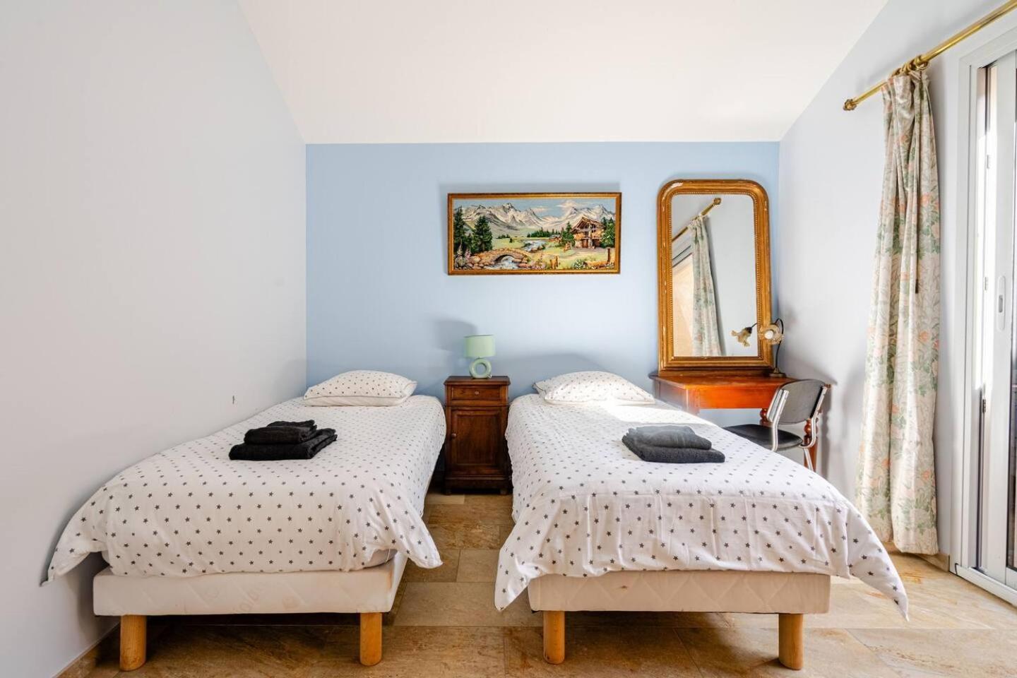 Holiday home Elegante Maison T4 Avec Terrasse Vue Rhone *